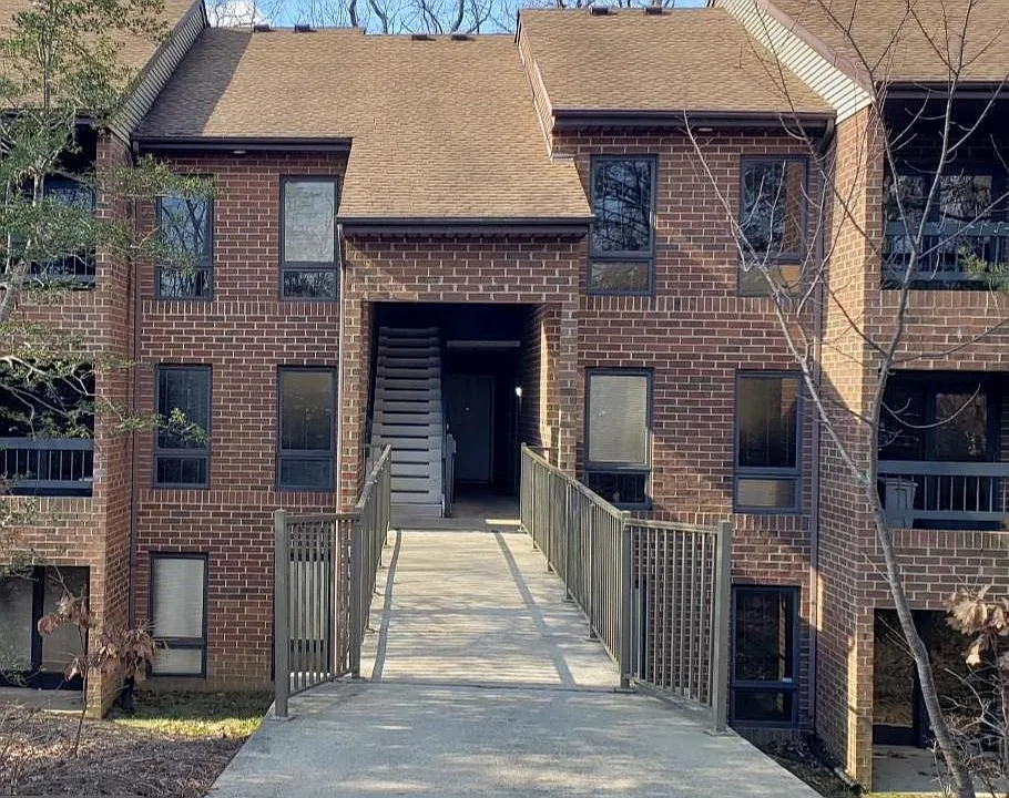 23243 Rosewood Ct #C-4