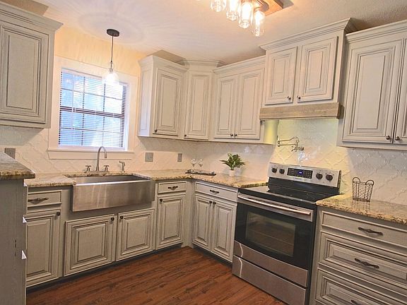 2nd image of 28760 Corby Dr