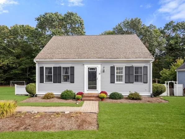 16 Redwood Cir, Pembroke, MA 02359