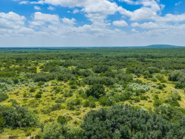 000 miller road, Uvalde, TX 78801