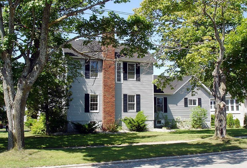 1st image of 448 Arbutus Ave