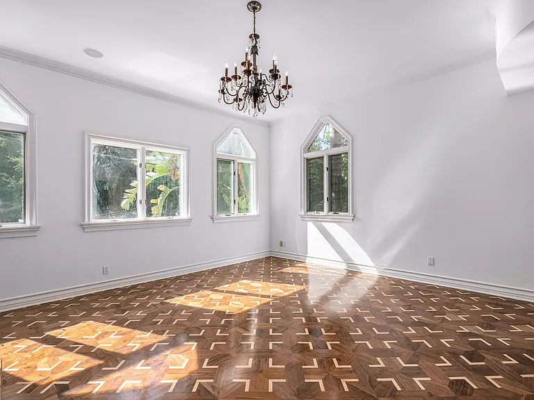 2334 Benedict Canyon Dr — Photo 4