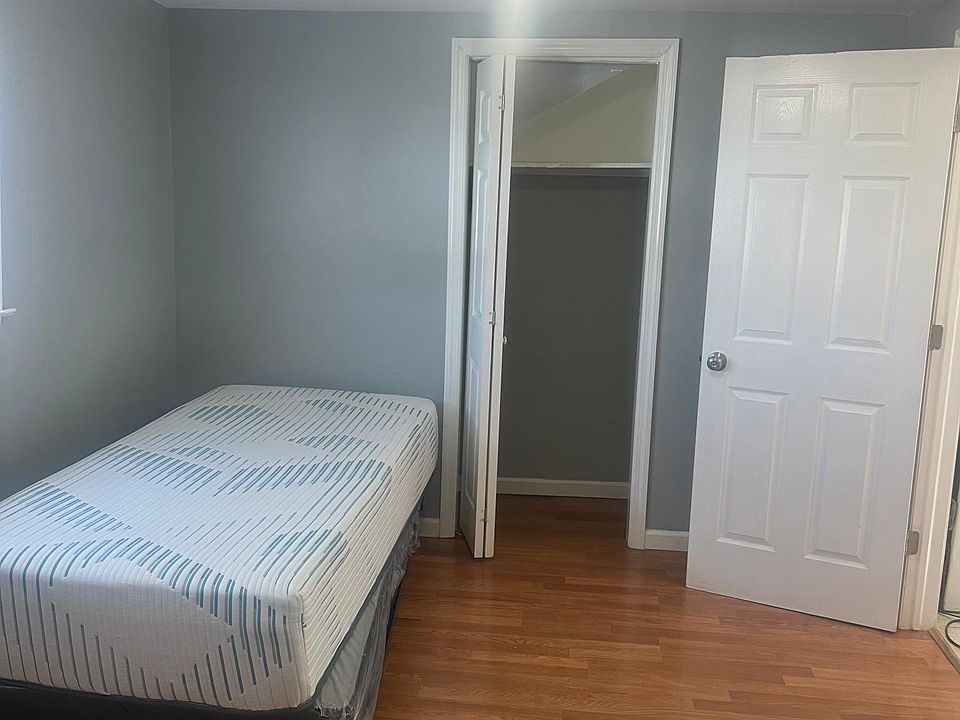 2nd image of 286 Ellison St #3