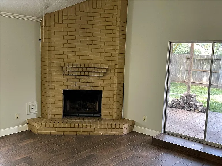 3118 Redcliff Dr — Photo 10