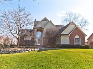 2857 Treyburn Ln, West Bloomfield, MI 48324