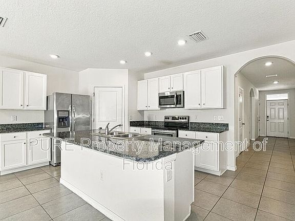 4th image of 4950 NE 15th Pl