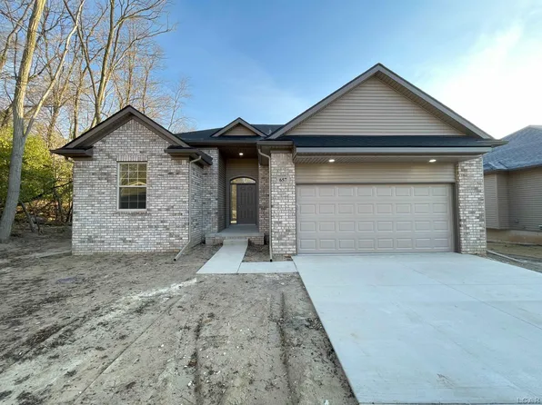 657 Shadow Brooke Ln, Tecumseh, MI 49286