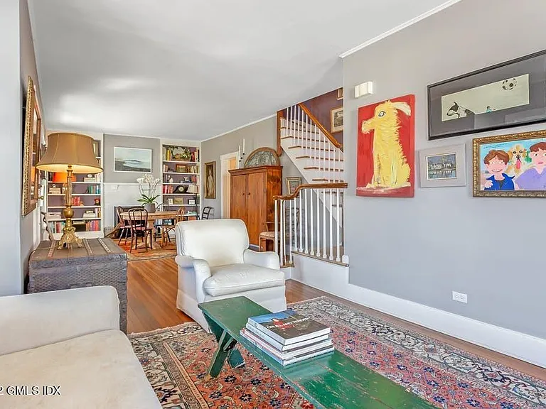 11 Roosevelt Ave — Photo 4