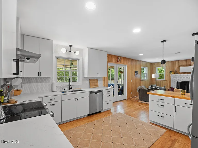 202 Windemere Rd — Photo 41