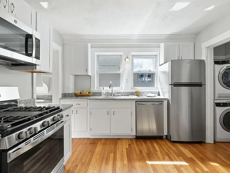 42-44 Albion St #2 — Photo 10