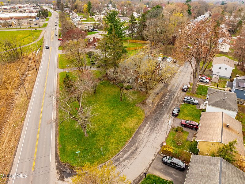 4th image of 3290 Balltown Road