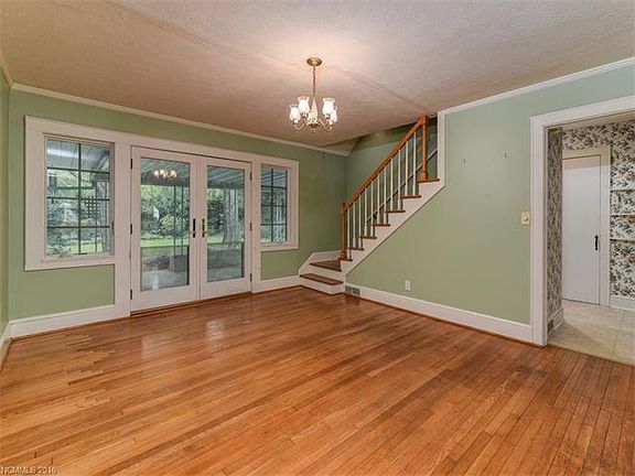 5th image of 844 4th Ave W