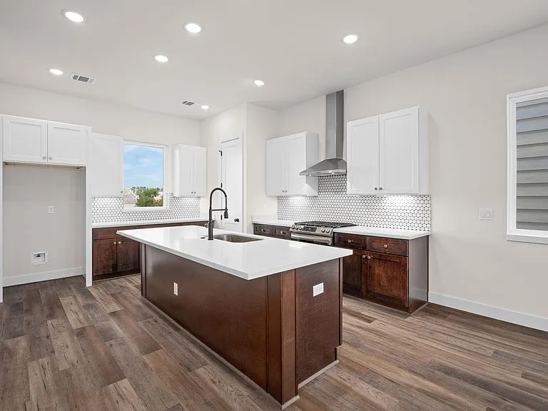 3905 Pinemont Dr #F — Photo 16