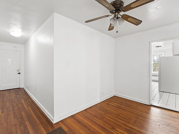3rd image of 140-18 Burden Cres #209