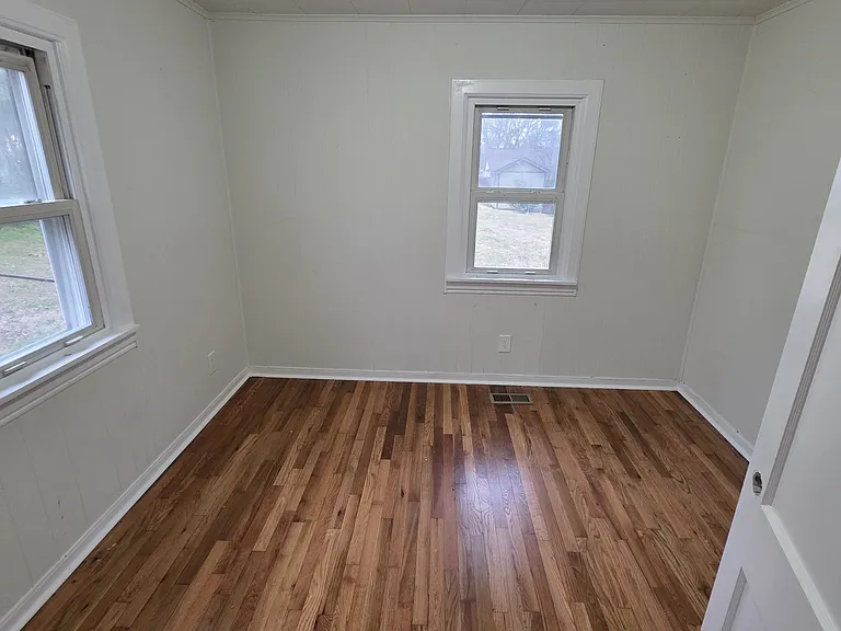 76 Elberta St — Photo 7