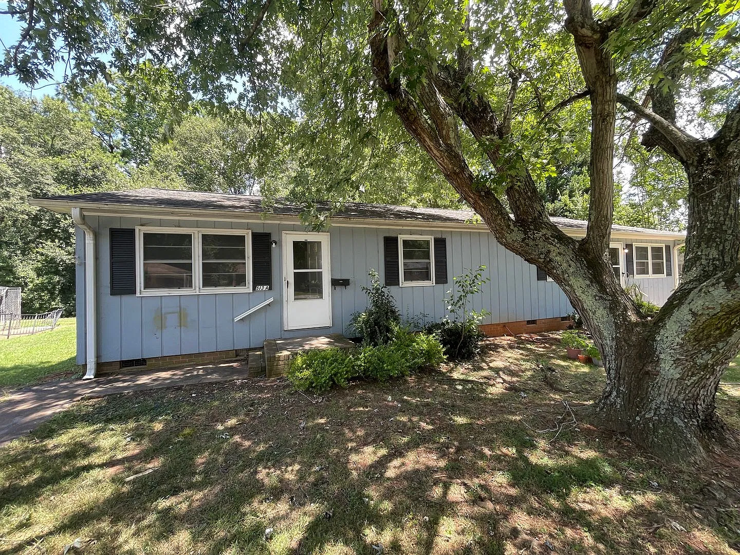 SHJ278-513 Leander Street — Photo 1