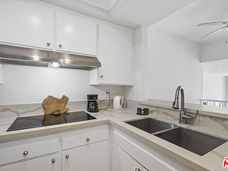 18103 Coastline Dr #7 — Photo 8