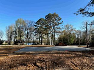 584 Riverside Ln, Crump, TN 38327