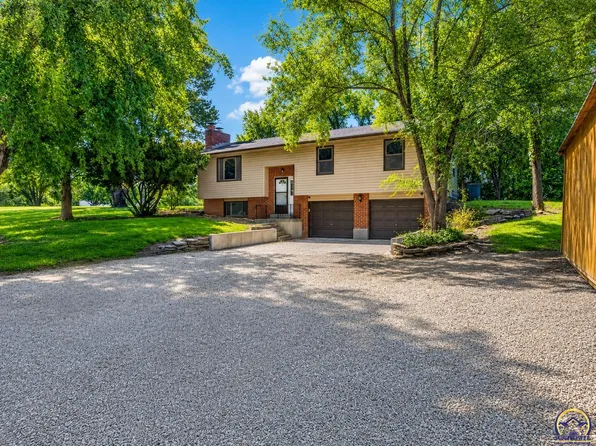 672 High View Rd, Meriden, KS 66512