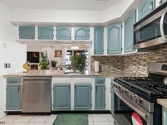 3rd image of 15 Boulder Run Rd