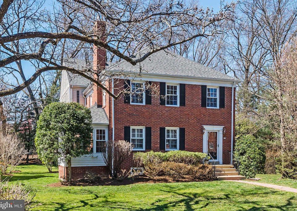 1st image of 215 Noland St