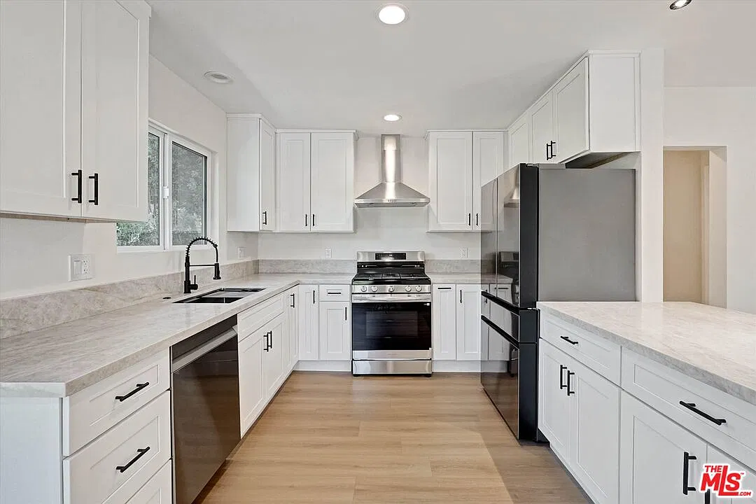 3 bed, 2.5 bath, 1200 sqft, $4,395 — Photo 3