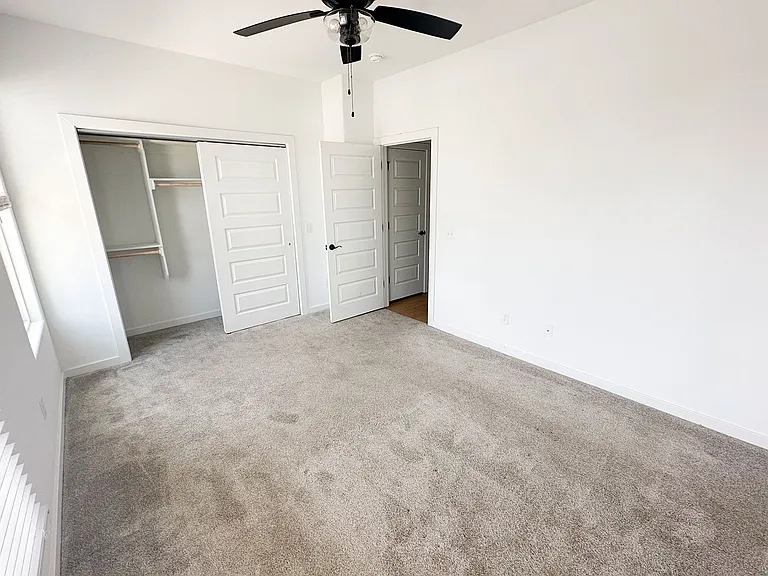 933 W Holly St — Photo 20