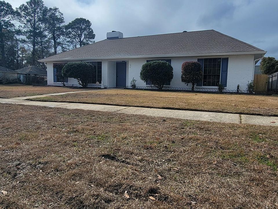 Huge Front Yard Corner Lot