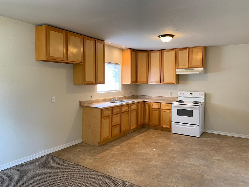1st image of 582 Barretta St APT B