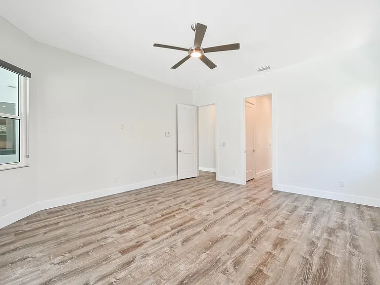 4231 Crayton Rd — Photo 24