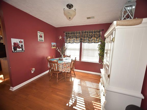 5th image of 108 Fay St