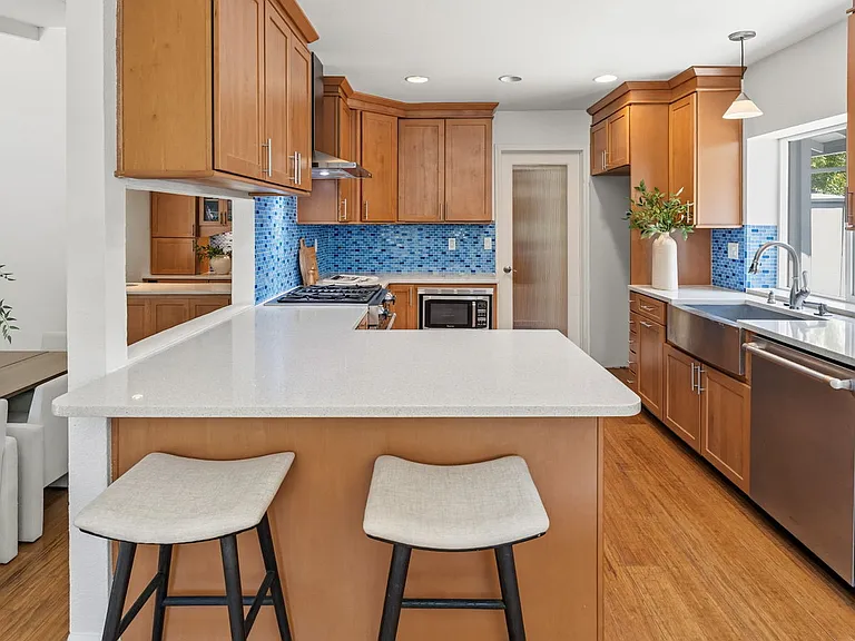 3072 Latham Ln — Photo 34