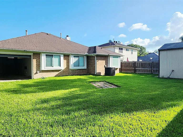 213 Mango St — Photo 40