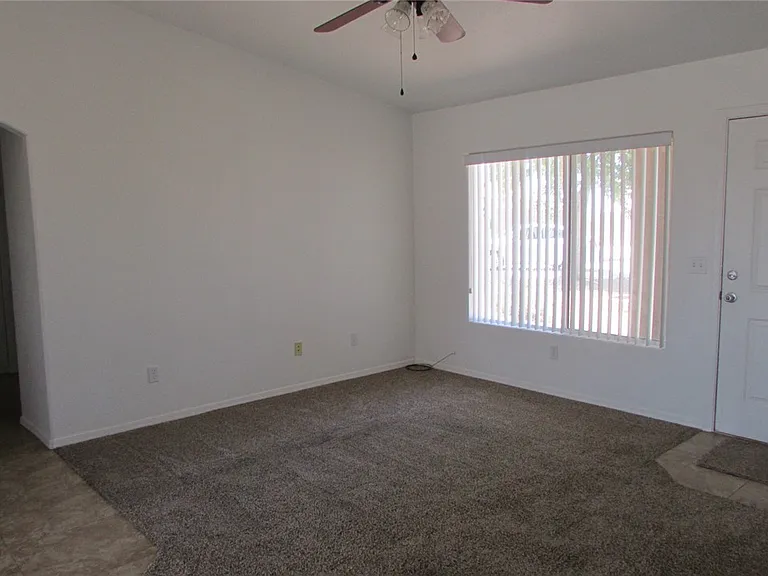2402 E Prickly Pear Dr — Photo 3