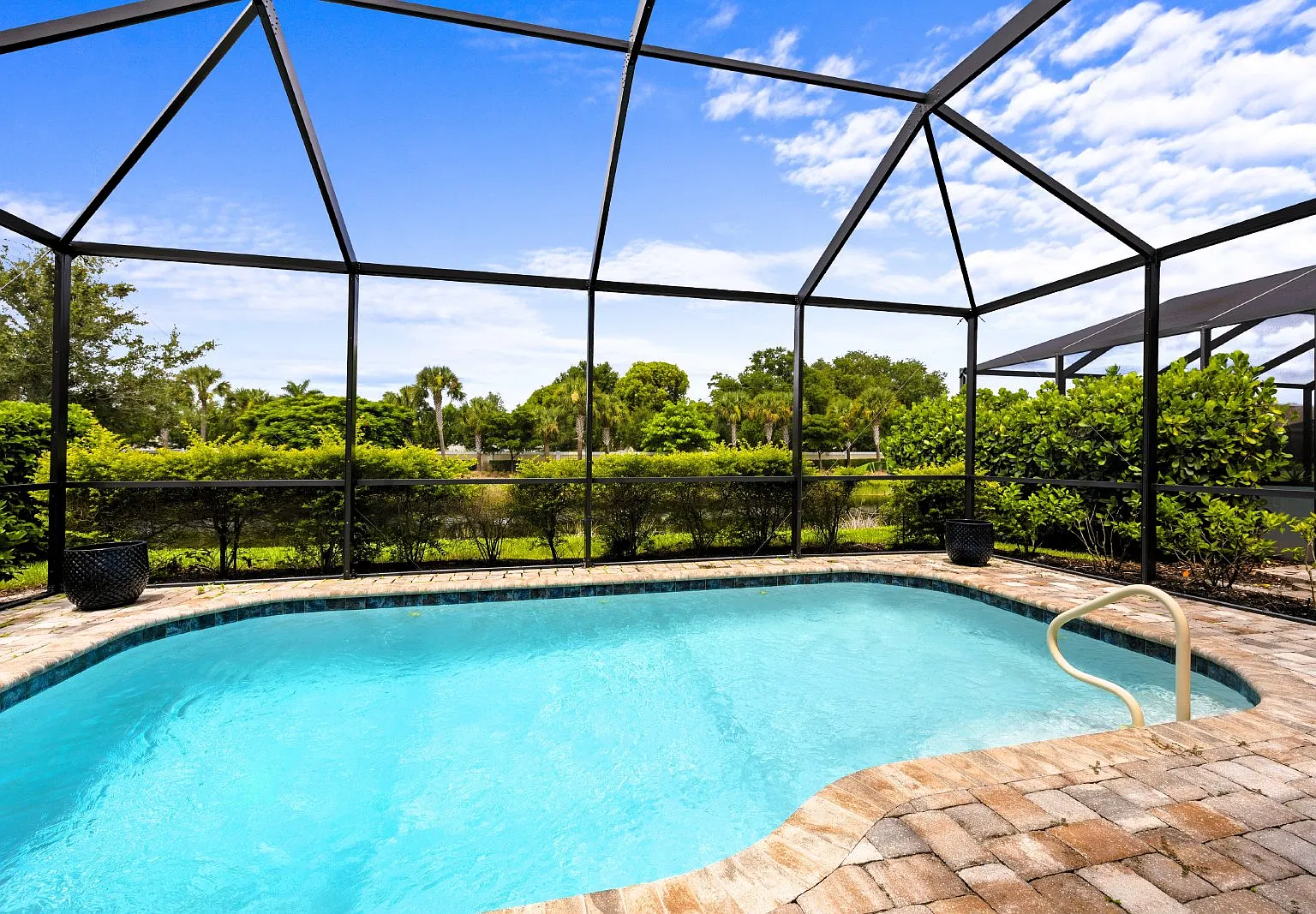 3 bed, 3.0 bath, 2469 sqft, $15,000 — Photo 3