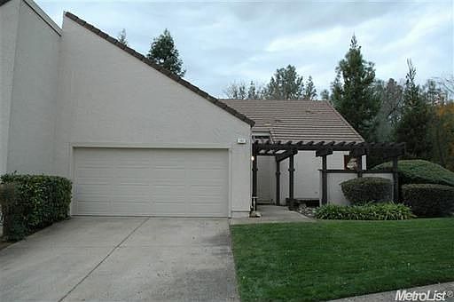 1st image of 101 S Grant Ln