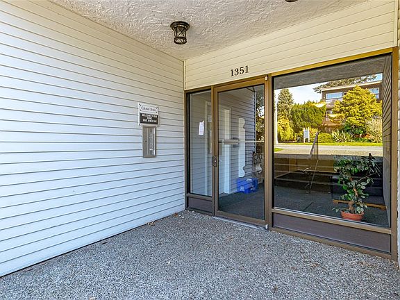 3rd image of 1351 Esquimalt Rd #103
