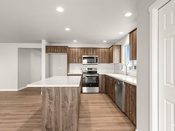 5th image of 13704 Redway Ct