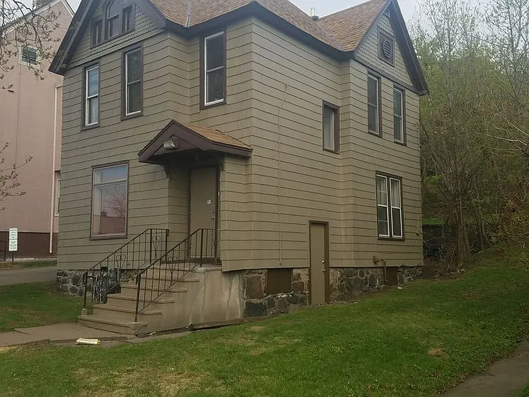 613 E 1st St — Photo 1