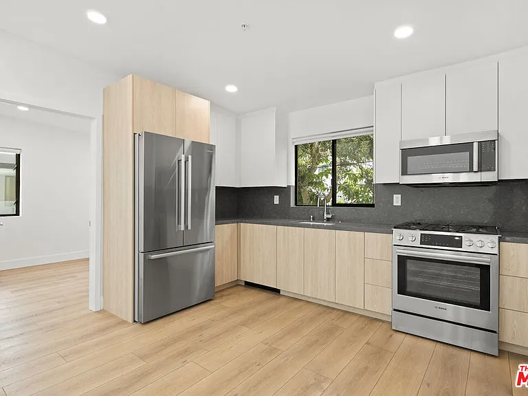 2918 3rd St #6 — Photo 4