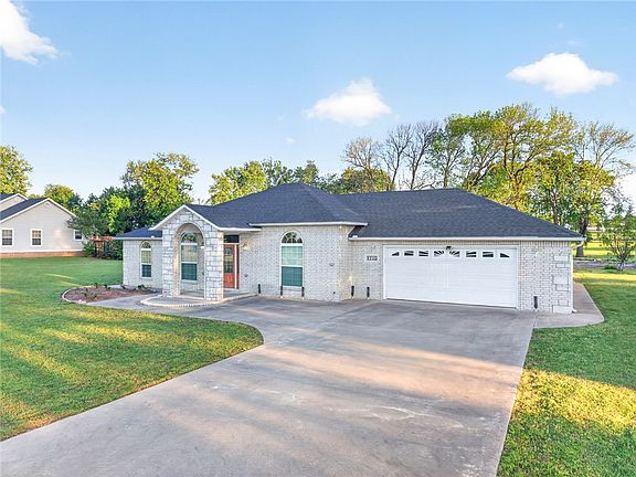 3rd image of 1712 Broaddrick Ln
