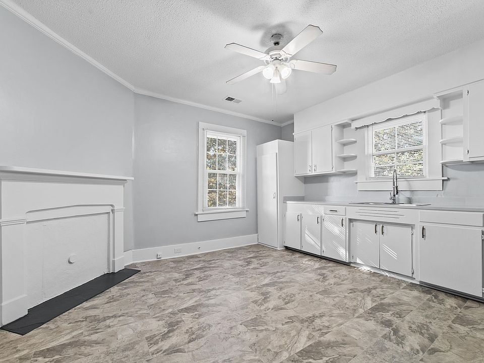 1st image of 499 Boulevard St #499