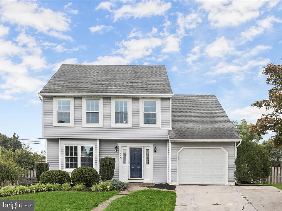 1st image of 709 Lanark Ct S