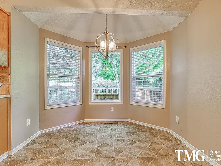 11004 NE Sherwood Dr — Photo 5