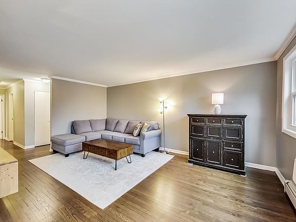 3rd image of 1728 W Farwell Ave APT 202