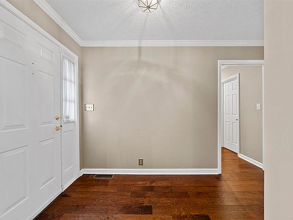4th image of 190 Chambers Dr