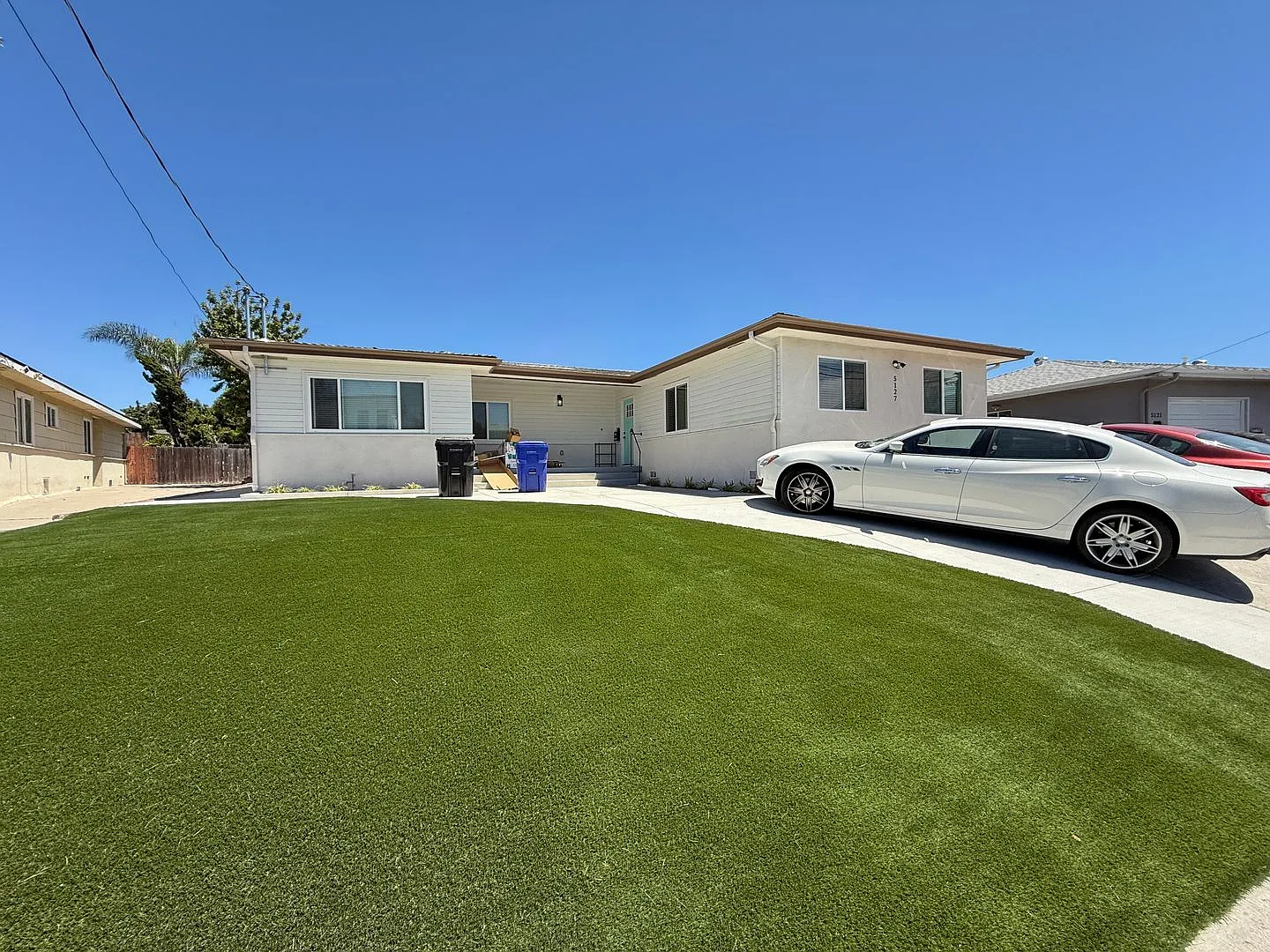 7 Bed House in Prime Location, Steps to Campus! — Photo 3