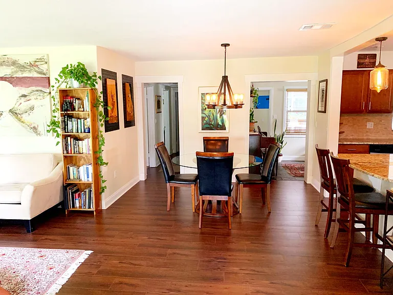 701 Mayfair Cir — Photo 4