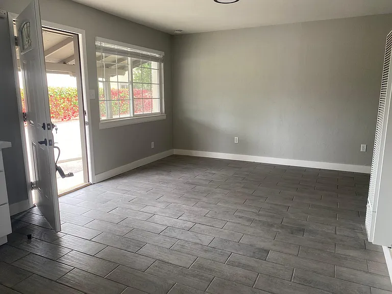 3164 Mission Dr — Photo 2