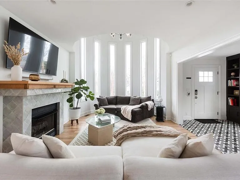 467 Stovall St SE — Photo 1